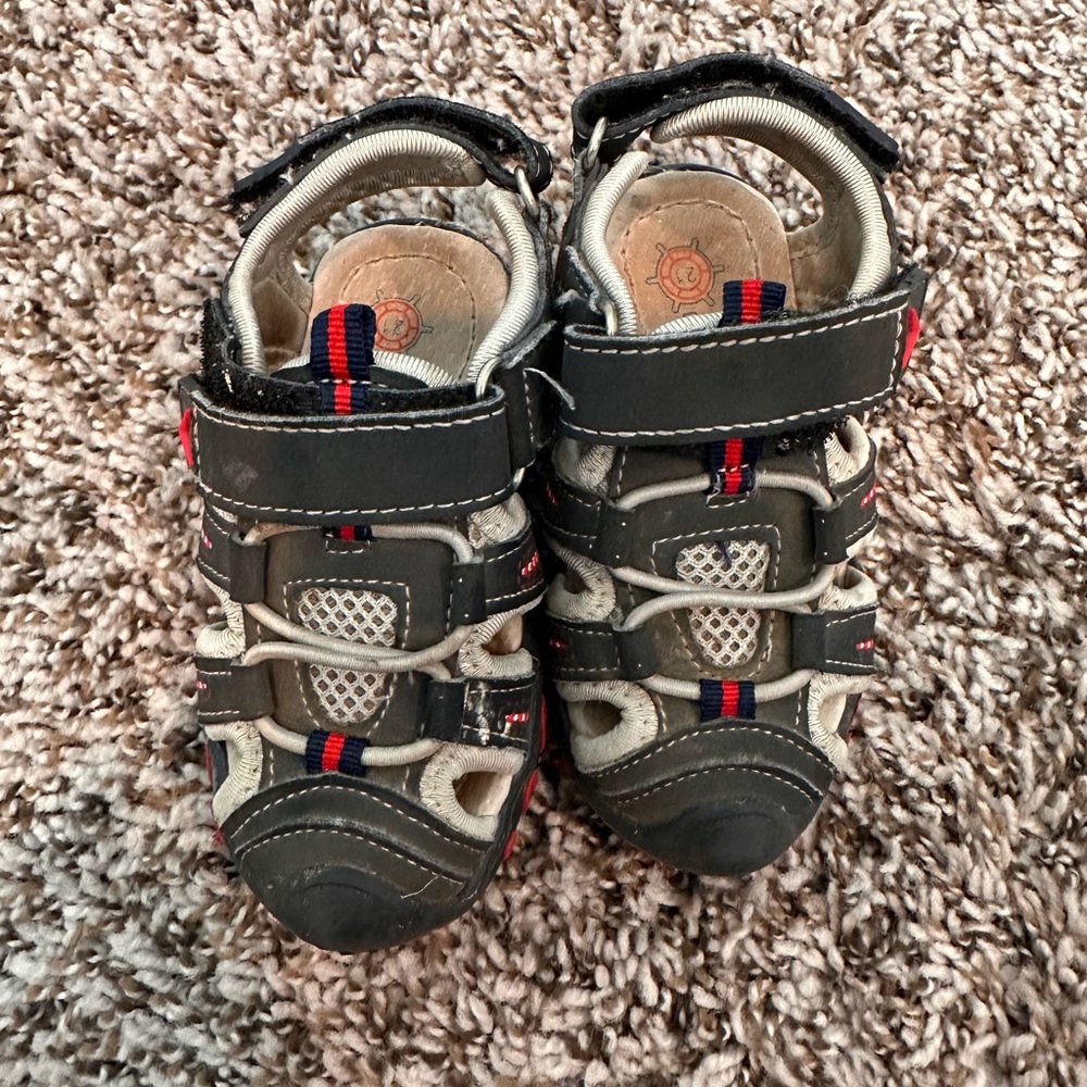 Apakowa sandals